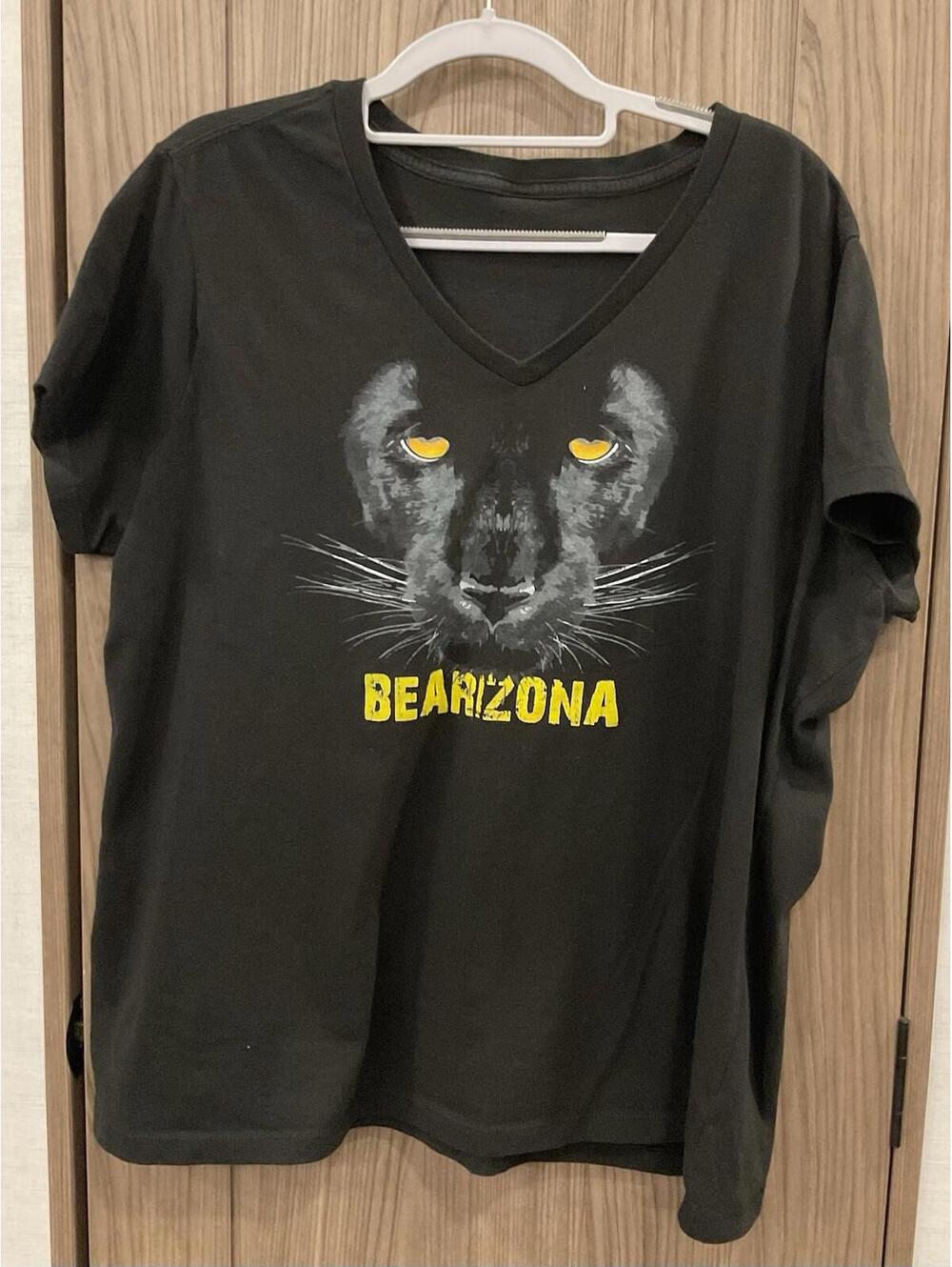 Womens v neck short sleeve Bearizona black tee size XL